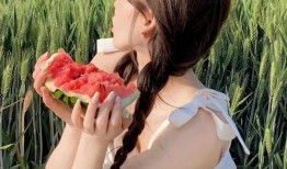 吃瓜壁紙女,揭秘吃瓜壁紙背后的魅力女生