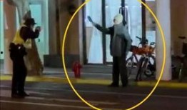 警察出警現場吃瓜,意外記錄下的溫馨一幕