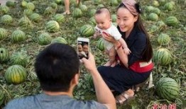 攝影藝術吃瓜,攝影藝術中的“吃瓜”瞬間