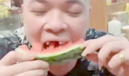 攝影藝術吃瓜,攝影藝術中的“吃瓜”瞬間