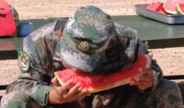 吃瓜兵哥哥,趣味生活背后的軍人風采