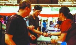 杭州老外吃瓜事件,一場(chǎng)跨國(guó)文化交流的意外風(fēng)波