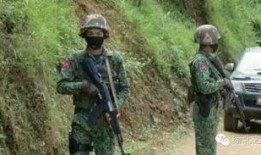 佤邦軍人吃瓜,軍營(yíng)里的夏日清涼時(shí)光