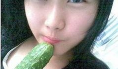 吃瓜美少女情侶,吃瓜美少女情侶的甜蜜日常