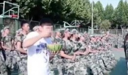 舞臺軍訓(xùn)舞臺吃瓜,一場別開生面的青春盛宴