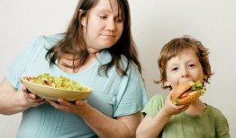 搞怪吃瓜胖女孩,歡樂肥宅的幸福生活