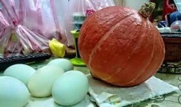 蛋販子吃瓜,一場意外的鄉(xiāng)村趣事